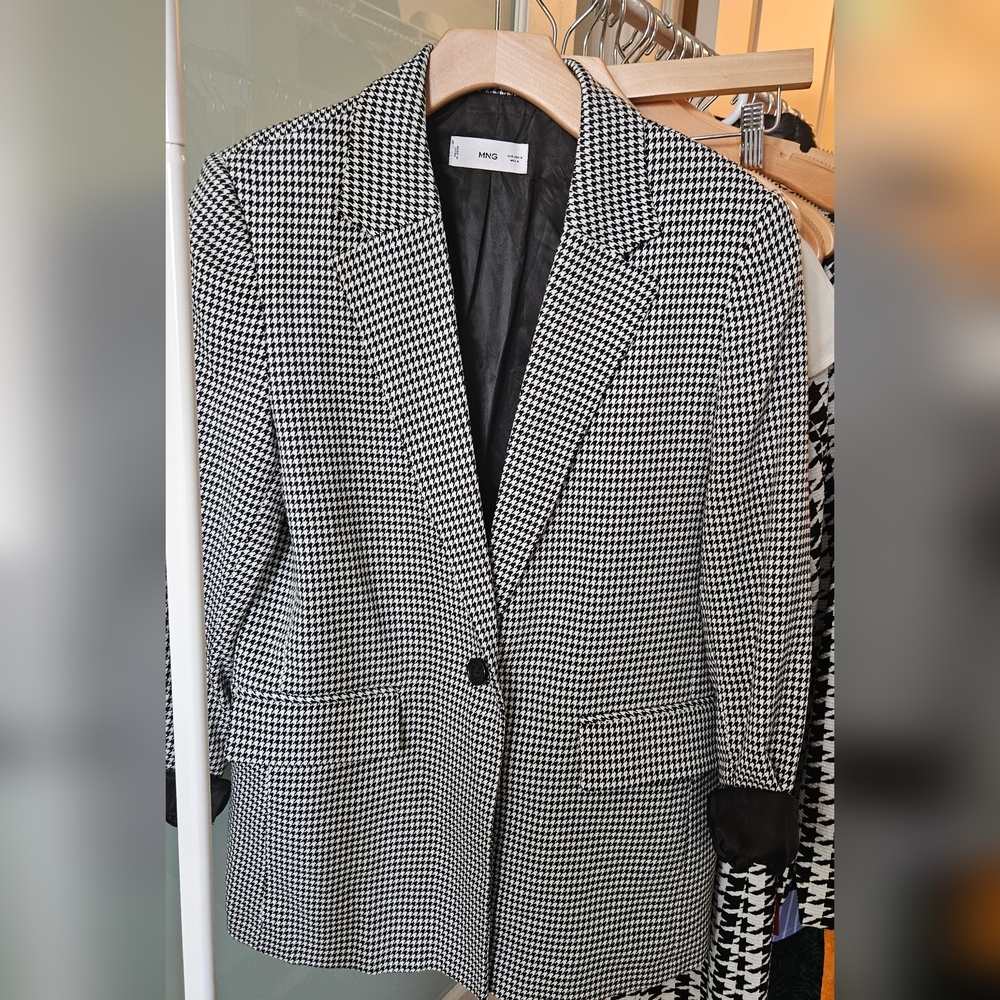 Classic Black and White Houndstooth Blazer